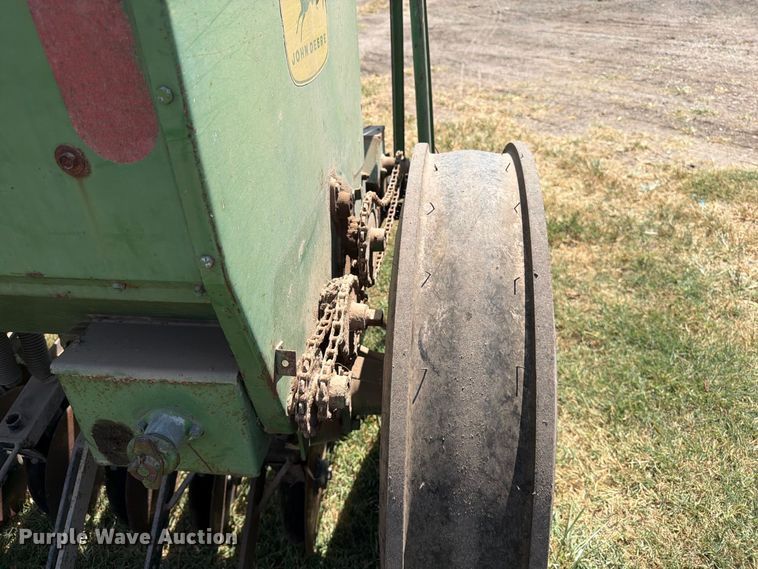image for item EP7539 John Deere DF208C grain drill