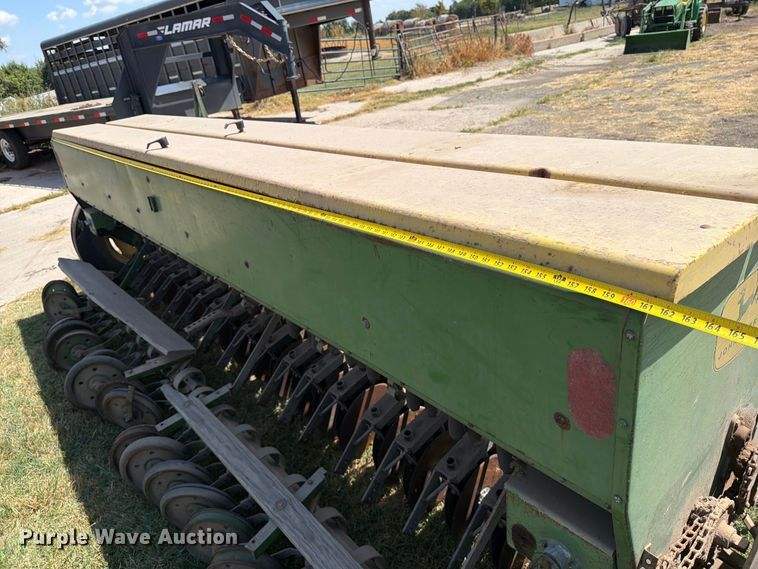 image for item EP7539 John Deere DF208C grain drill