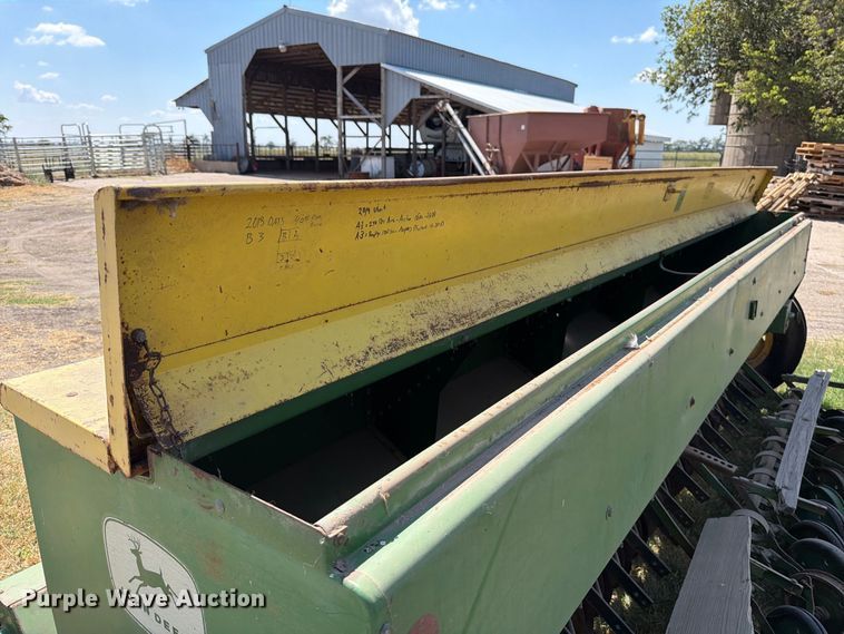 image for item EP7539 John Deere DF208C grain drill