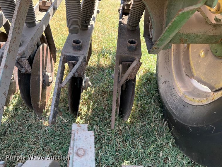 image for item EP7539 John Deere DF208C grain drill