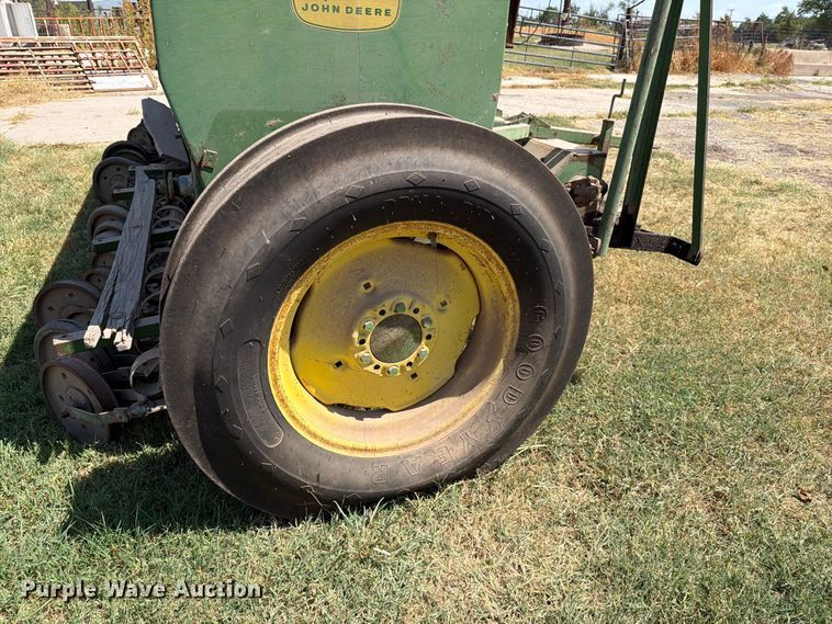 image for item EP7539 John Deere DF208C grain drill
