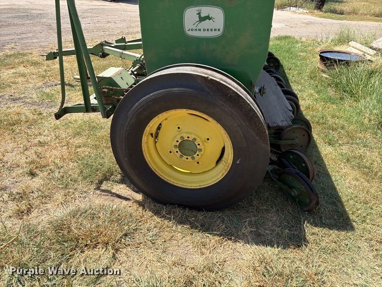 image for item EP7539 John Deere DF208C grain drill