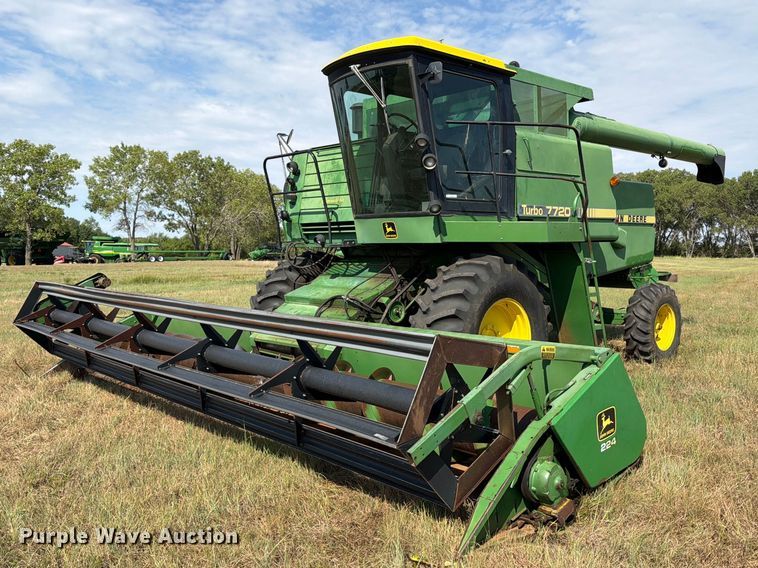 1981 John Deere Turbo 7720 combine