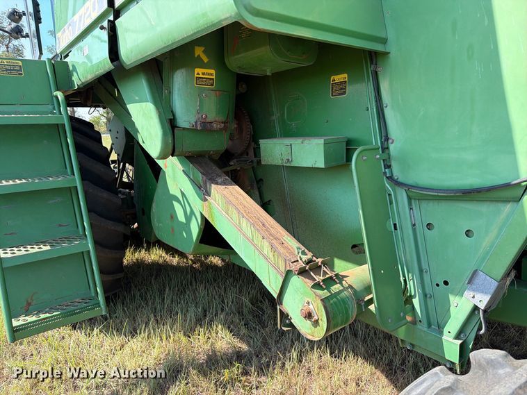 image for item EP7545 1981 John Deere Turbo 7720 combine