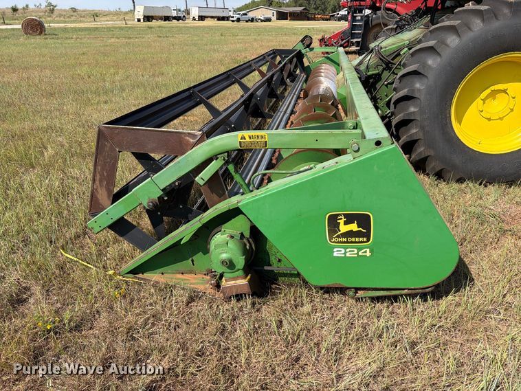 image for item EP7545 1981 John Deere Turbo 7720 combine