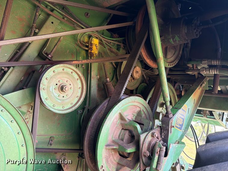 image for item EP7545 1981 John Deere Turbo 7720 combine