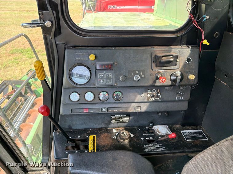 image for item EP7545 1981 John Deere Turbo 7720 combine