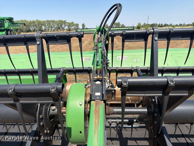 image for item EP7548 2014 John Deere 640FD flex draper head