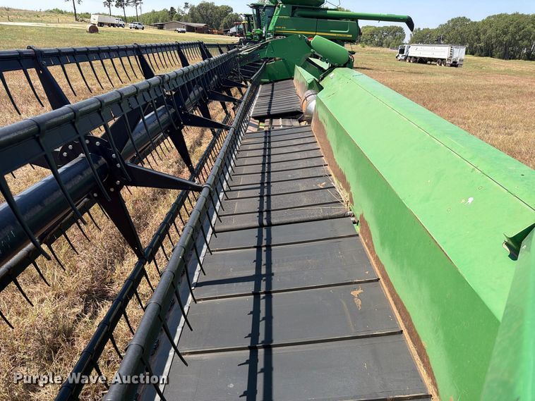 image for item EP7549 2012 John Deere 640FD flex draper head