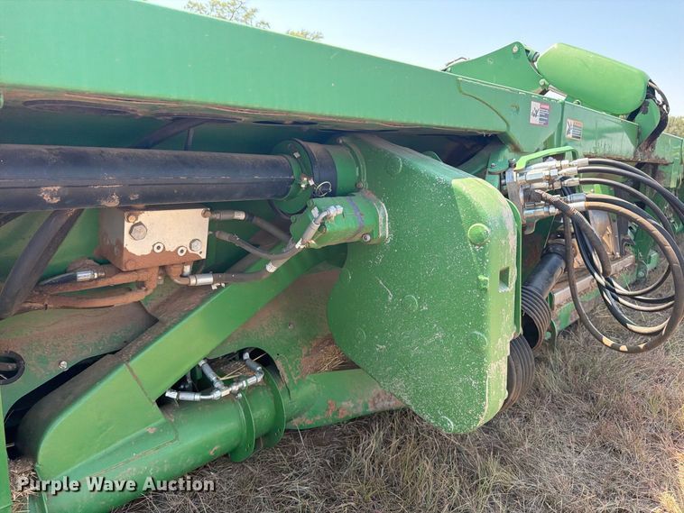 image for item EP7549 2012 John Deere 640FD flex draper head