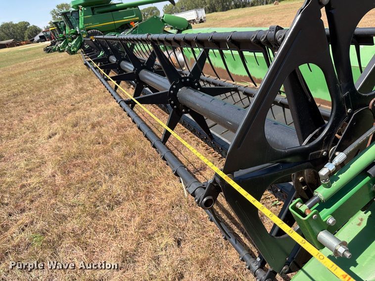 image for item EP7549 2012 John Deere 640FD flex draper head