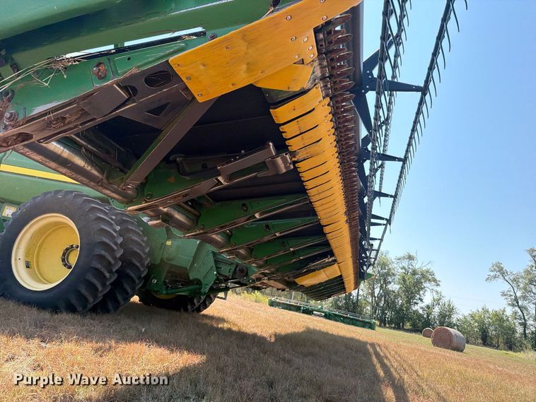 image for item EP7549 2012 John Deere 640FD flex draper head