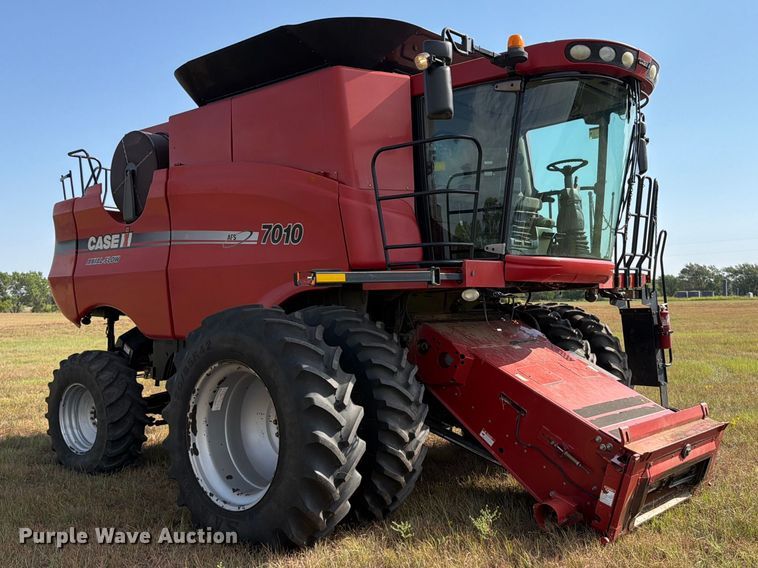 image for item EP7551 2008 Case IH AFX7010 Axial-Flow combine