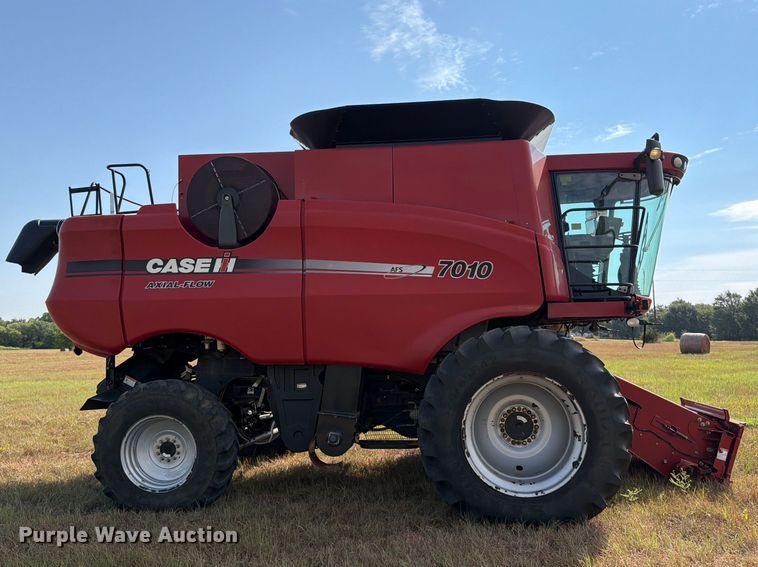 image for item EP7551 2008 Case IH AFX7010 Axial-Flow combine