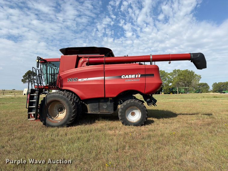 image for item EP7551 2008 Case IH AFX7010 Axial-Flow combine