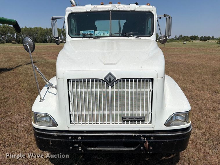 image for item EP7555 1999 International 9100 semi truck