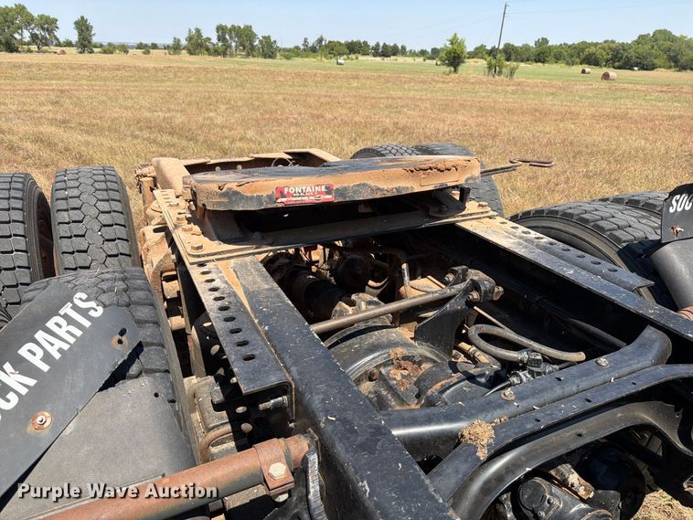 image for item EP7555 1999 International 9100 semi truck