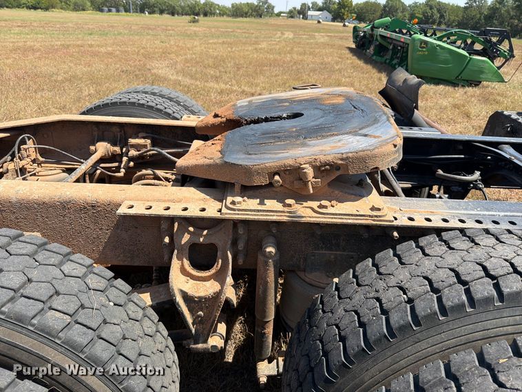 image for item EP7555 1999 International 9100 semi truck