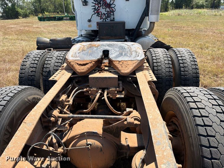 image for item EP7555 1999 International 9100 semi truck