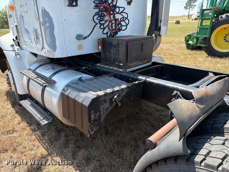 image for item EP7555 1999 International 9100 semi truck