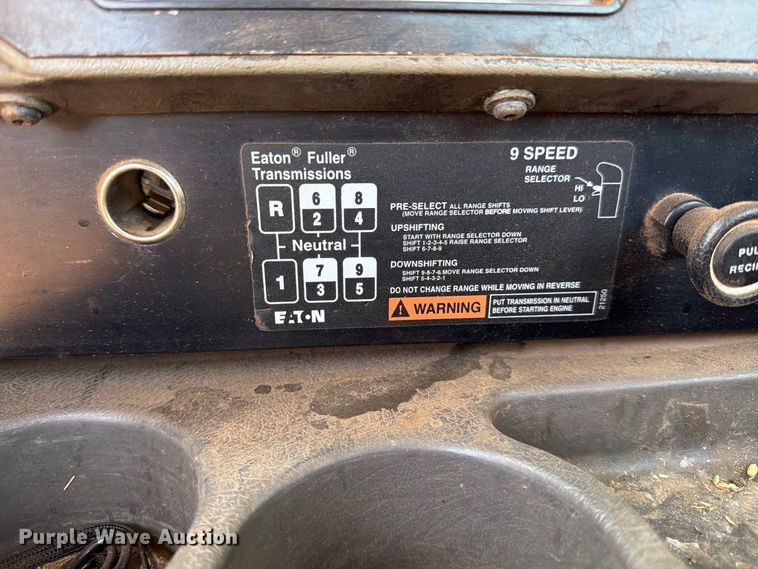 image for item EP7555 1999 International 9100 semi truck