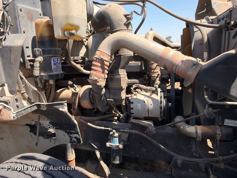 image for item EP7555 1999 International 9100 semi truck