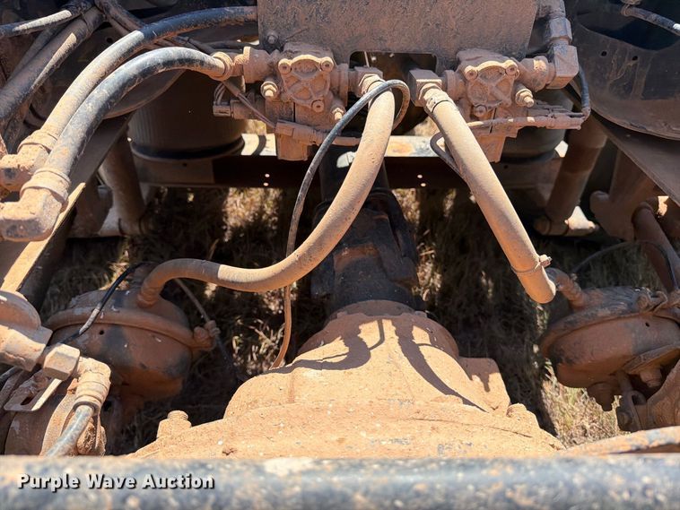 image for item EP7555 1999 International 9100 semi truck