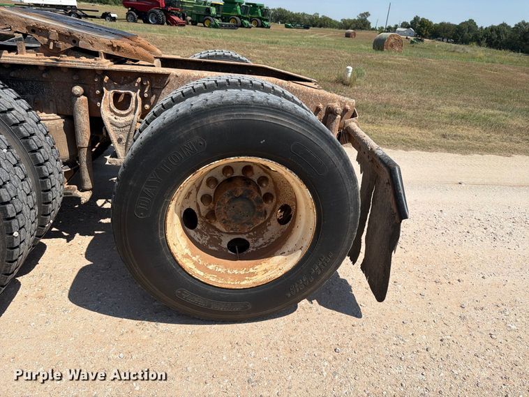 image for item EP7555 1999 International 9100 semi truck