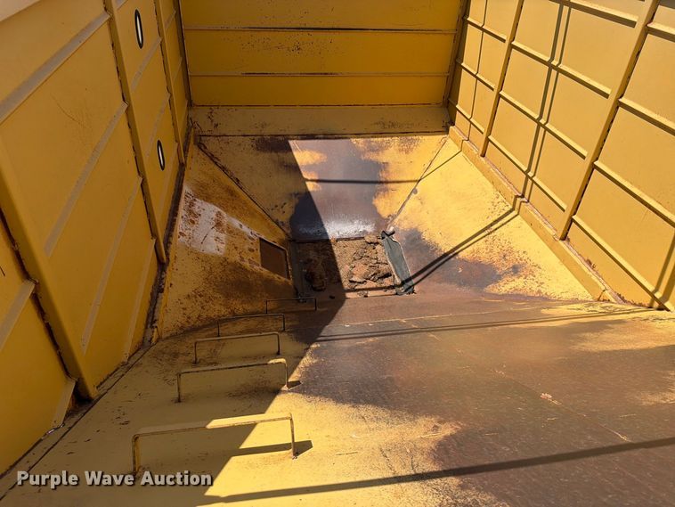 image for item EP7556 1998 Maurer 3622 grain trailer