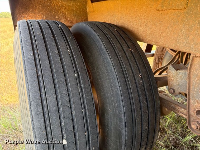 image for item EP7556 1998 Maurer 3622 grain trailer