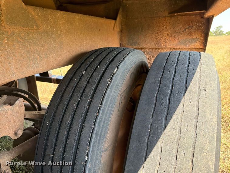 image for item EP7556 1998 Maurer 3622 grain trailer