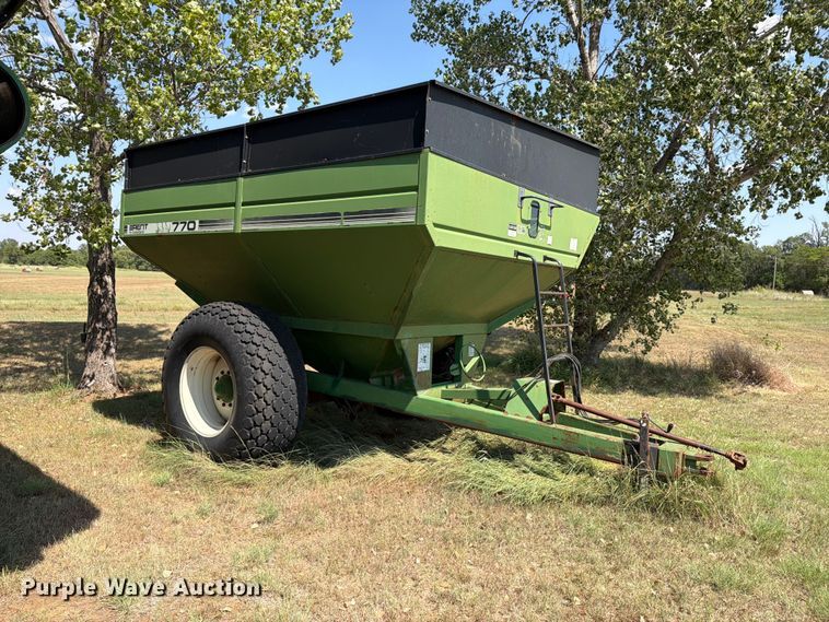 image for item EP7557 Brent 770 grain cart