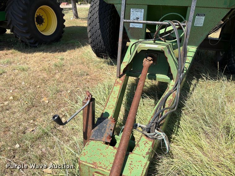 image for item EP7557 Brent 770 grain cart
