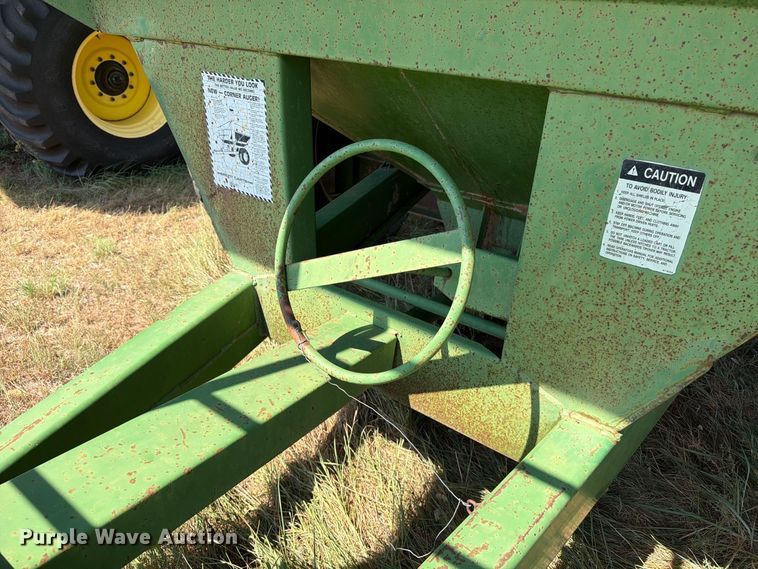 image for item EP7557 Brent 770 grain cart