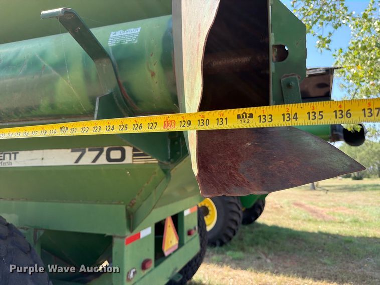 image for item EP7557 Brent 770 grain cart
