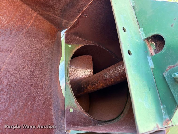 image for item EP7557 Brent 770 grain cart