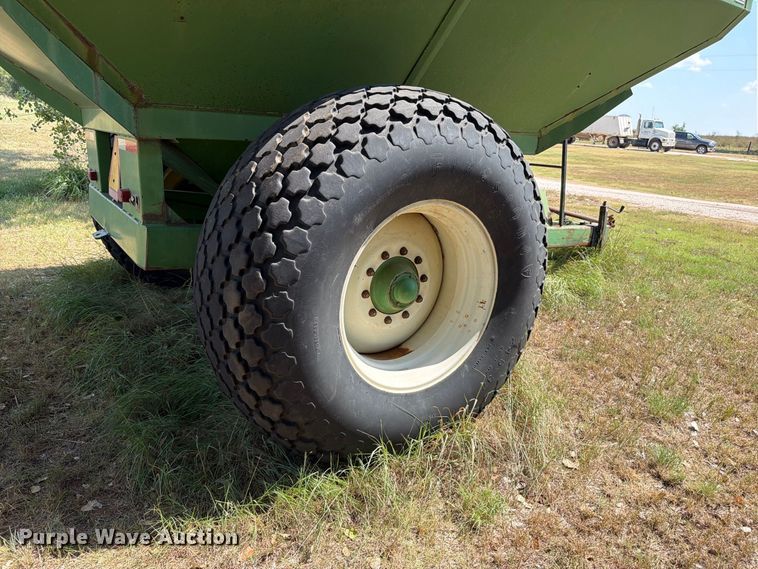 image for item EP7557 Brent 770 grain cart