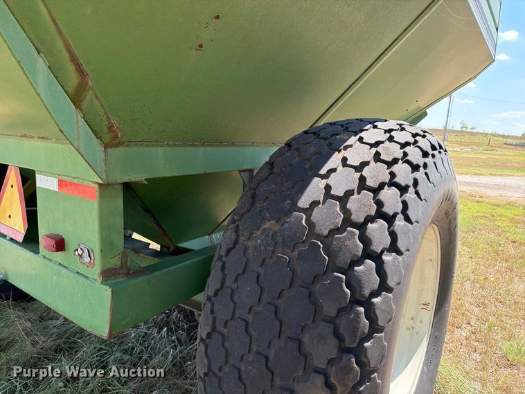 image for item EP7557 Brent 770 grain cart