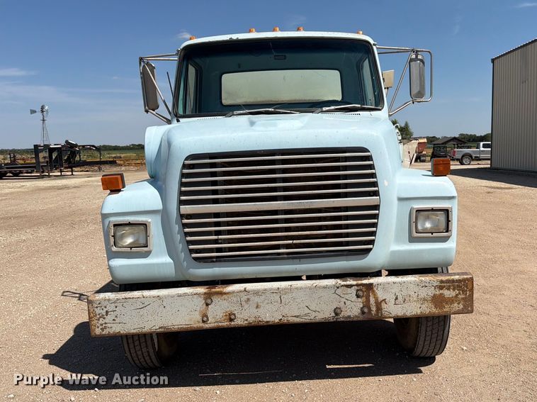image for item EP7561 1987 Ford LN375 feed mixer truck