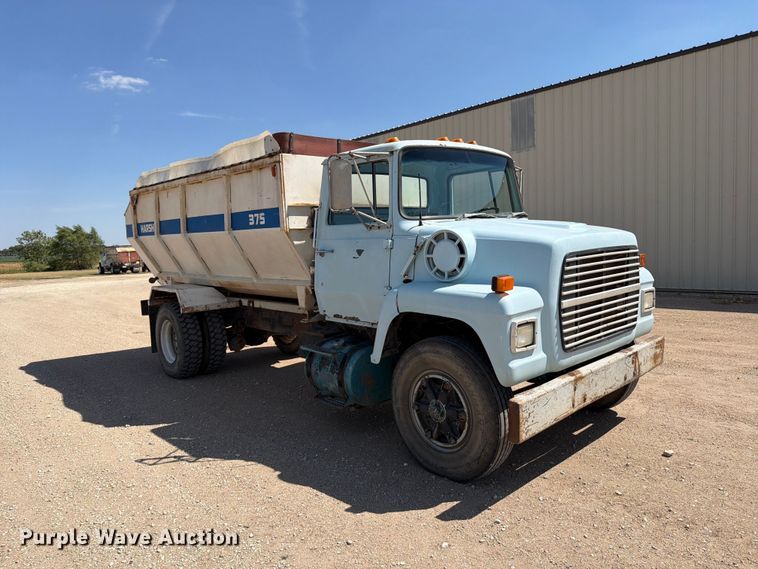 image for item EP7561 1987 Ford LN375 feed mixer truck