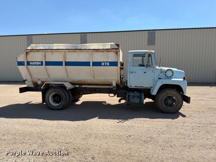 image for item EP7561 1987 Ford LN375 feed mixer truck