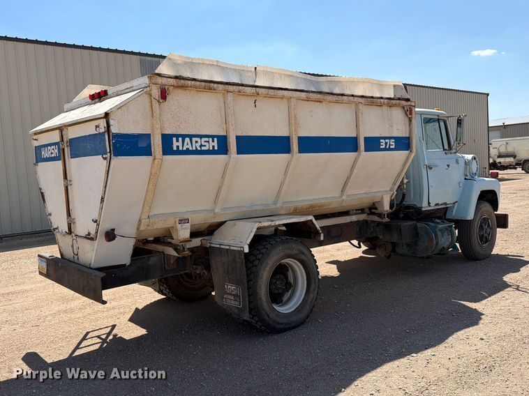 image for item EP7561 1987 Ford LN375 feed mixer truck