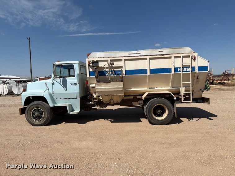 image for item EP7561 1987 Ford LN375 feed mixer truck