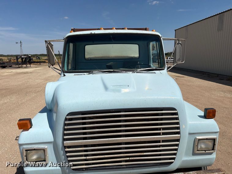 image for item EP7561 1987 Ford LN375 feed mixer truck