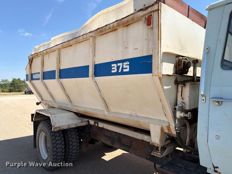 image for item EP7561 1987 Ford LN375 feed mixer truck