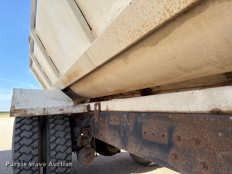 image for item EP7561 1987 Ford LN375 feed mixer truck
