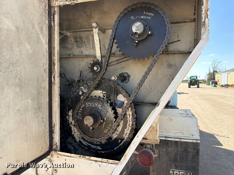 image for item EP7561 1987 Ford LN375 feed mixer truck