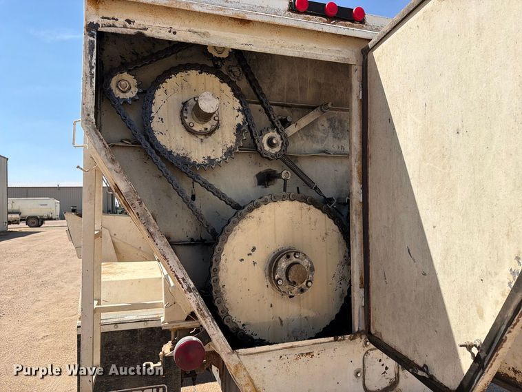 image for item EP7561 1987 Ford LN375 feed mixer truck