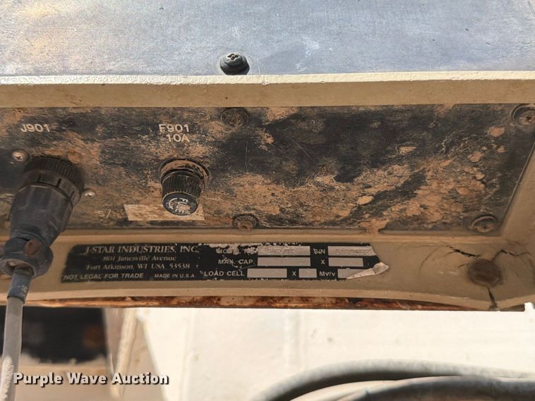 image for item EP7561 1987 Ford LN375 feed mixer truck