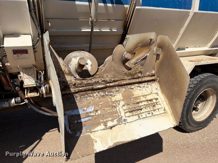 image for item EP7561 1987 Ford LN375 feed mixer truck